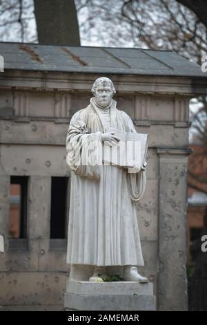 Statue Martin Luther, Dorotheenstädtischer Friedhof, Chausseestraße, Mitte, Berlin, Deutschland Banque D'Images