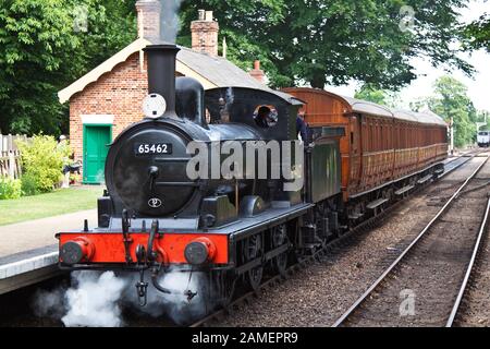 Wordsell J15 (Y14) locomotive à vapeur avec de l'Art Quad Gresley fixé à Holt, North Norfolk Railway station Banque D'Images