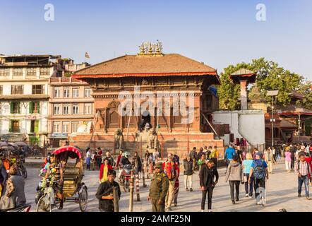 Temple historique de Mahadev Parvati sur la place Durbar à Katmandou, au Népal Banque D'Images