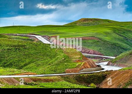 Route dans les Hautes-terres arméniennes de Turquie Banque D'Images