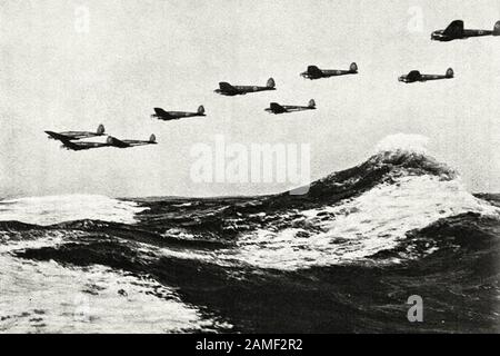 Heinkel He 111 bombardiers échappant à la détection radar voler dangereusement bas sur la Manche 1940 Banque D'Images