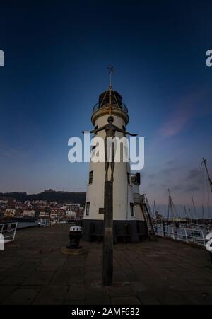 Phare de plongée et belle dame statue, Scarborough Banque D'Images