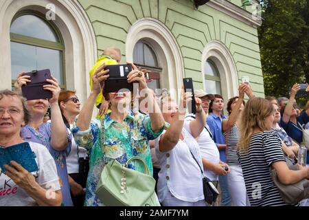 Saint-pétersbourg, Russie, le 28 juillet 2019. Ceux qui photo sur téléphone portable pendant le jour de la Marine Banque D'Images