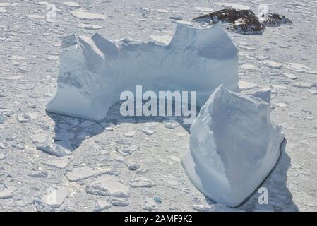 Icebergs Du Glacier De Melting Au Groenland Banque D'Images