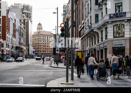 Madrid, Espagne - 1er novembre 2019 : avenue Gran Via au centre de Madrid Banque D'Images