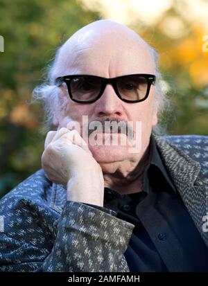 Wolfgang Dauner, musicien et compositeur de jazz, enregistré le 4 novembre 2015 devant sa maison de Stuttgart (Bade-Wurtemberg). Il a 80 ans le 30 décembre 2015. Photo: Bernd Weissbrod/dpa | utilisation dans le monde entier Banque D'Images