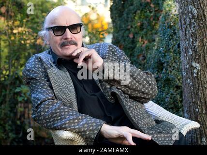 Wolfgang Dauner, musicien et compositeur de jazz, enregistré le 4 novembre 2015 devant sa maison de Stuttgart (Bade-Wurtemberg). Il a 80 ans le 30 décembre 2015. Photo: Bernd Weissbrod/dpa | utilisation dans le monde entier Banque D'Images