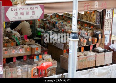 Gros plan d'un magasin de la route des Voeux, à l'ouest, à Hong Kong, achetant et vendant des produits Shark fins Banque D'Images