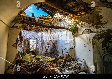 Maison abandonnée, Zungoli, italie Banque D'Images