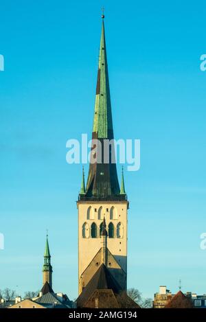 Vue de l'est de l'église Saint-Olaf ou de l'église Saint-Olav, à Tallinn, en Estonie, aurait été construite au XIIe siècle Banque D'Images