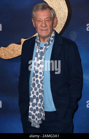 The Cats Photocall Tenu À L'Hôtel Corinthia, Londres - Arrivées Avec: Sir Ian Mckellen Où: Londres, Royaume-Uni Quand: 13 Déc 2019 Crédit: Mario Mitsis/Wenn.com Banque D'Images