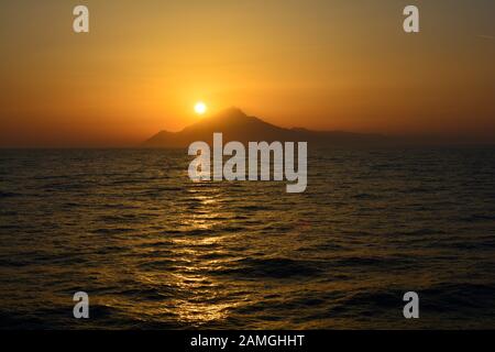 Grèce, coucher de soleil sur le Mont Athos Banque D'Images