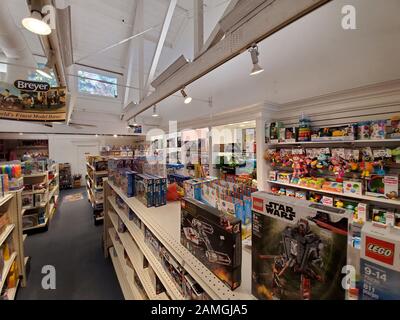 Intérieur des jeux magasin illimité de jouets et de jeux de société à Danville, Californie, 29 novembre 2019. () Banque D'Images