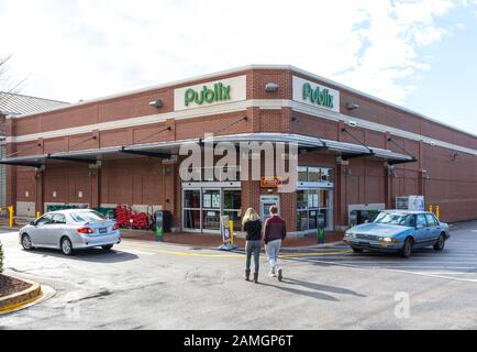 Columbia, SC, USA-7 JANVIER 2010: Un magasin de nourriture et de pharmacie Publix, situé en partie dans un bâtiment historique autrefois utilisé comme monnaie confédérée. Banque D'Images