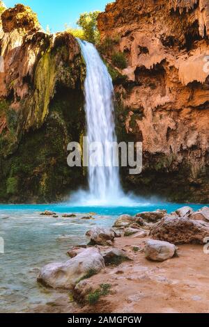 Chutes De Havasu Dans La Réservation De Havasupai Banque D'Images