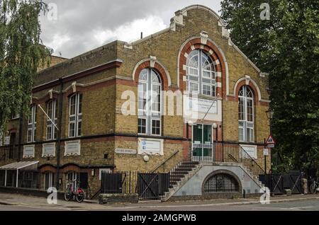 Londres, Royaume-Uni - 20 juillet 2019 : extérieur de l'historique Webber Street Day Center pour les sans-abri à Southwark, Londres. Banque D'Images