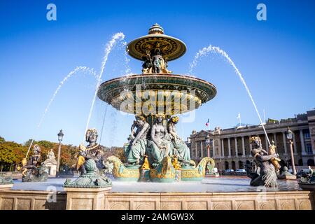 Fontaine des mers, Place de la Concorde, Paris, France Banque D'Images