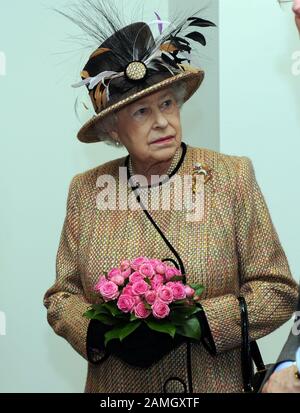 H.M. La Reine à l'ouverture du nouveau siège de la légion britannique dans le sud de Londres en 2009. Banque D'Images