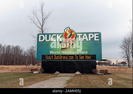 Le siège mondial de bandes de canard avec le canard électronique bilboard logo Bande en face du siège de Avon, Ohio, USA. Banque D'Images