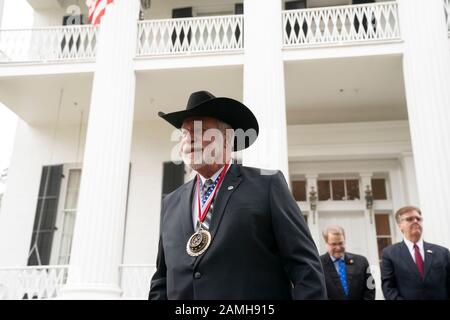 Jack Wilson, le héros de tir de l'Église de White Settlement Texas, parle aux médias après avoir reçu la Médaille Du Courage du gouverneur de Gov. Greg Abbott au Texas Governor's Mansion. Wilson, un membre bénévole de l'équipe de sécurité de l'Église de l'autoroute de l'Ouest du Christ, a tué un homme qui a ouvert le feu avec un fusil pendant le service à l'église près de fort Worth Texas en décembre. Banque D'Images