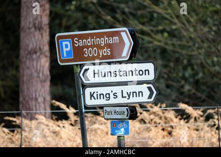 Sandringham, Norfolk. 12 janvier 2020. Panneaux de signalisation à proximité de Sandringham House pour Sandringham, Hunstanton et King's Lynn. La reine Elizabeth II assiste à l'église, Sandringham, Norfolk, le 12 janvier 2020. Crédit: Paul Marriott/Alay Live News Banque D'Images