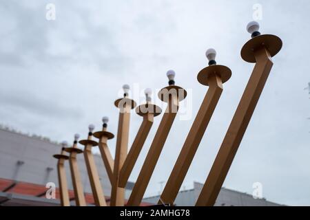 Grande Chanukah (Hanoukkah) en plein air, placée par l'organisation juive Chabad, au centre ville Bishop Ranch à San Ramon, Californie, 25 décembre 2019. () Banque D'Images