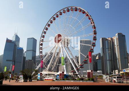 La roue d'observation de Hong Kong, ou roue AIA, une roue ferris sur le port central, l'île de Hong Kong, Hong Kong Asie Banque D'Images