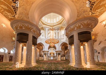 Mosquée Shaikh zayed à Abu Dhabi, Emirats Arabes Unis - intérieur Banque D'Images