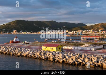 Vue sur la zone portuaire et le port, Philipsburg, Sint Maarten, Saint-Martin, Antilles néerlandaises, Antilles occidentales, Caraïbes. Banque D'Images