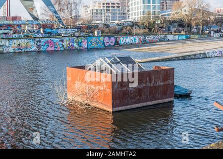 Holland, Januari 2020, Amsterdam, colorfull scènes au NDSM werf avec ses grues et ses gregiti dans le nord d'Amsterdam près de l'ij dans la rivière Ams Banque D'Images