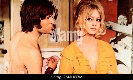 Il y A UNE FILLE DANS MA SOUPE 1970 Columbia Pictures film avec Goldie Hawn et Nicky Henson Banque D'Images