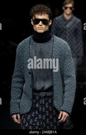 Milan, Italie. 13 janvier 2020. Giorgio ARMANI automne/hiver 2020/2021 piste pendant la semaine de la mode de Milan hommes‚Äôs Janvier 2020 - Milan, Italie 13/01/2020 | utilisation dans le monde crédit: DPA/Alay Live News Banque D'Images