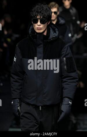 Milan, Italie. 13 janvier 2020. Giorgio ARMANI automne/hiver 2020/2021 piste pendant la semaine de la mode de Milan hommes‚Äôs Janvier 2020 - Milan, Italie 13/01/2020 | utilisation dans le monde crédit: DPA/Alay Live News Banque D'Images