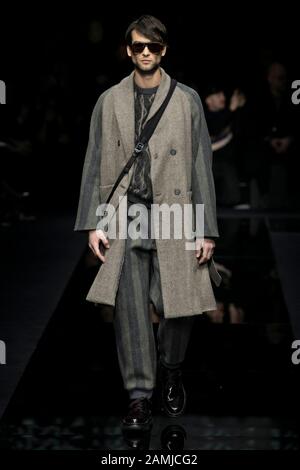 Milan, Italie. 13 janvier 2020. Giorgio ARMANI automne/hiver 2020/2021 piste pendant la semaine de la mode de Milan hommes‚Äôs Janvier 2020 - Milan, Italie 13/01/2020 | utilisation dans le monde crédit: DPA/Alay Live News Banque D'Images