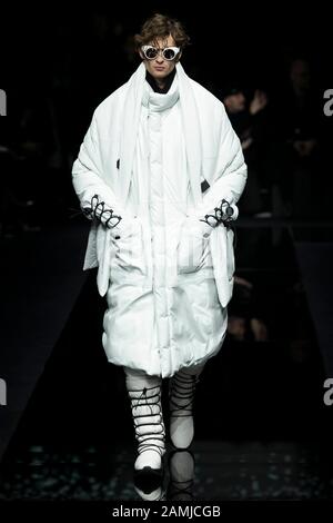 Milan, Italie. 13 janvier 2020. Giorgio ARMANI automne/hiver 2020/2021 piste pendant la semaine de la mode de Milan hommes‚Äôs Janvier 2020 - Milan, Italie 13/01/2020 | utilisation dans le monde crédit: DPA/Alay Live News Banque D'Images