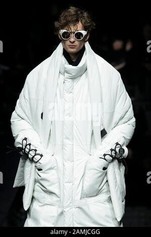 Milan, Italie. 13 janvier 2020. Giorgio ARMANI automne/hiver 2020/2021 piste pendant la semaine de la mode de Milan hommes‚Äôs Janvier 2020 - Milan, Italie 13/01/2020 | utilisation dans le monde crédit: DPA/Alay Live News Banque D'Images