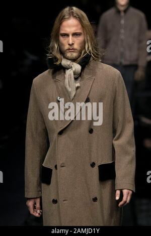 Milan, Italie. 13 janvier 2020. Giorgio ARMANI automne/hiver 2020/2021 piste pendant la semaine de la mode de Milan hommes‚Äôs Janvier 2020 - Milan, Italie 13/01/2020 | utilisation dans le monde crédit: DPA/Alay Live News Banque D'Images