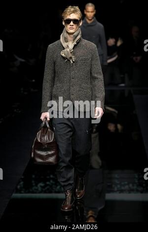 Milan, Italie. 13 janvier 2020. Giorgio ARMANI automne/hiver 2020/2021 piste pendant la semaine de la mode de Milan hommes‚Äôs Janvier 2020 - Milan, Italie 13/01/2020 | utilisation dans le monde crédit: DPA/Alay Live News Banque D'Images