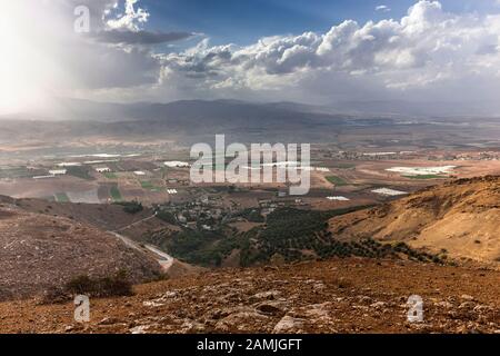 Vue sur la vallée du Jourdain, la Jordanie, la Vallée du Rift du highland près d'Ajloun, également ajlun, Jordanie, Moyen-Orient, Asie Banque D'Images