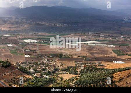 Vue sur la vallée du Jourdain, la Jordanie, la Vallée du Rift du highland près d'Ajloun, également ajlun, Jordanie, Moyen-Orient, Asie Banque D'Images