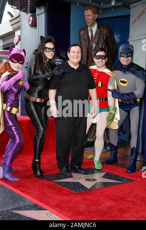 Los Angeles, Californie. 9 janvier 2020. Riddler, Catwoman, Burt Ward, Robin, Batman lors de la cérémonie d'initiation de Star on the Hollywood Walk of Fame for Burt Ward, Hollywood Boulevard, Los Angeles, CA 9 janvier 2020. Crédit: Priscilla Grant/Everett Collection/Alay Live News Banque D'Images