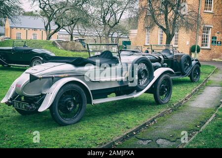 1927 Alvis 12.50 SD voiture de sport au Bicester Heritage Centre Janvier super course événement. Bicester, Oxfordshire, Angleterre. Filtre vintage appliqué Banque D'Images