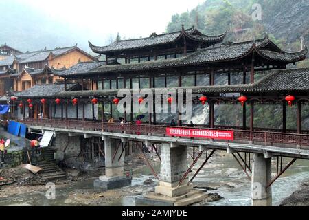 Hunan, Hunan, Chine. 14 janvier 2020. Hunan, CHINE-avec le développement d'un tourisme minoritaire caractéristique, le village de Morong Miao dans l'ouest de Hunan attire de plus en plus de touristes à explorer la culture traditionnelle et les coutumes de la vie de Miao. 'Morong' signifie ''place avec dragon'' dans la langue de miao. Il a été attribué comme ''célèbre village touristique avec des caractéristiques Hunan''', ''village avec des caractéristiques ethniques chinoises'' et ''village chinois traditionnel' crédit: SIPA Asia/ZUMA Wire/Alay Live News Banque D'Images