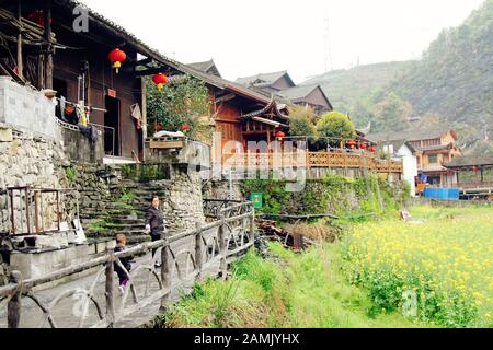 Hunan, Hunan, Chine. 14 janvier 2020. Hunan, CHINE-avec le développement d'un tourisme minoritaire caractéristique, le village de Morong Miao dans l'ouest de Hunan attire de plus en plus de touristes à explorer la culture traditionnelle et les coutumes de la vie de Miao. 'Morong' signifie ''place avec dragon'' dans la langue de miao. Il a été attribué comme ''célèbre village touristique avec des caractéristiques Hunan''', ''village avec des caractéristiques ethniques chinoises'' et ''village chinois traditionnel' crédit: SIPA Asia/ZUMA Wire/Alay Live News Banque D'Images