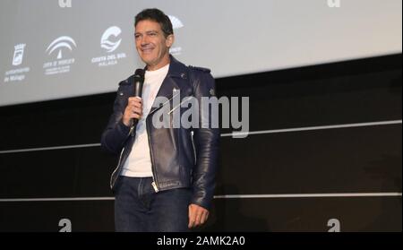 L'acteur et réalisateur espagnol Antonio Banderas, qui a été nominé pour recevoir le Prix Goya espagnol et le Prix de l'Académie du meilleur acteur, parle lors d'un événement promotionnel pour présenter le film "Dilor y Gloria" (Pain et gloire) dirigé par le réalisateur espagnol Pedro Almodovar à Albeniz Cinema, Dans le cadre des activités de la cérémonie de remise des prix Goya de l'Académie espagnole du film. La ville de Malaga accueille la cérémonie de remise des prix Goya (célébrée le 25 janvier) avec des expositions photographiques et des projections précédentes de films nominés pour recevoir le prix Goya du meilleur film Cordon Press Banque D'Images