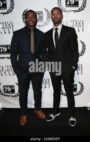 New YORK-JAN 6 : le directeur Ryan Coogler (L) et Michael B. Jordan assistent aux New York Film Critics Circle Awards à la salle Edison Ballroom. Banque D'Images