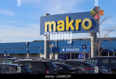 Gand, BELGIQUE, 6 JANVIER 2020: Vue extérieure d'un magasin Makro à Eke près de Gand en Belgique. Makro est également une marque internationale de clubs d'entrepôt Banque D'Images