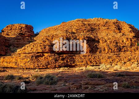 Traversez la literie dans les dômes de type ruche à Kings Canyon. C'est la preuve que la Mereenie Sandstone était à l'origine des dunes de sable. Banque D'Images