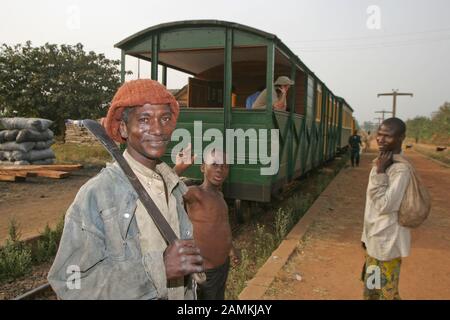 Bénin' S TRAIN VOYAGE DANS LE TEMPS Banque D'Images