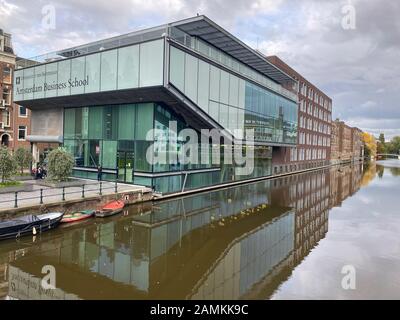 Amsterdam, Pays-Bas - Octobre 2,2019 : l'Université d'Amsterdam est une université publique. C'est l'un des deux grands, la recherche financée par l'universi Banque D'Images